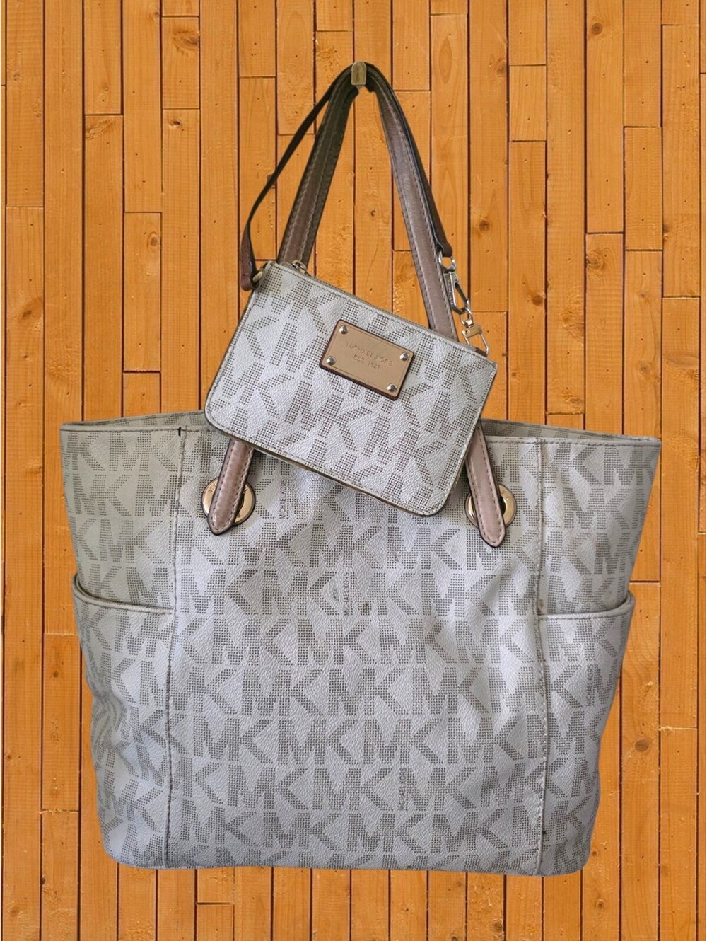 Michael Kors White/Tan Monogram 3 compartment large leather bag & Cardholder Set